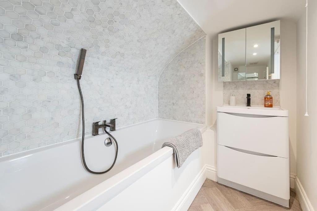 Spacious Apartment - 5 Minutes Walk To Bath Abbey Exteriér fotografie
